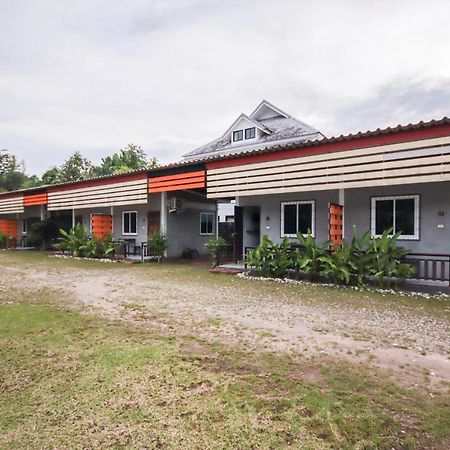 Oyo 75312 Banana Lodge Khao Lak Exterior foto